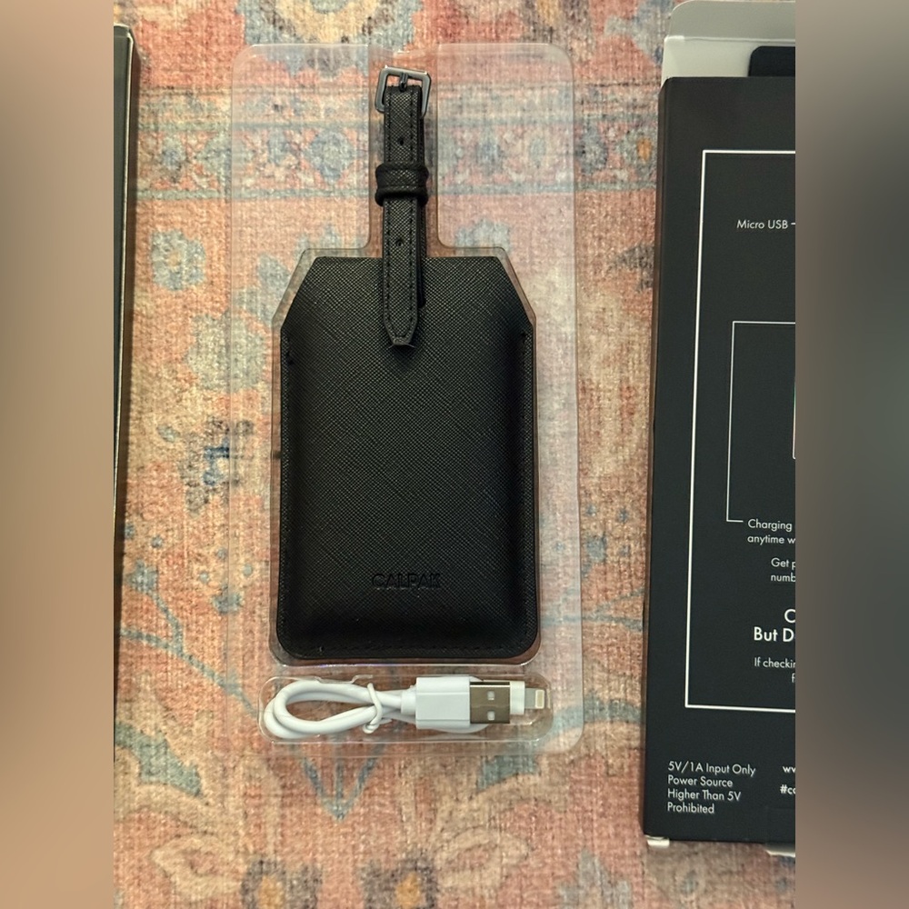 CALPAK Black Charging Luggage Tag - Picture 9 of 9